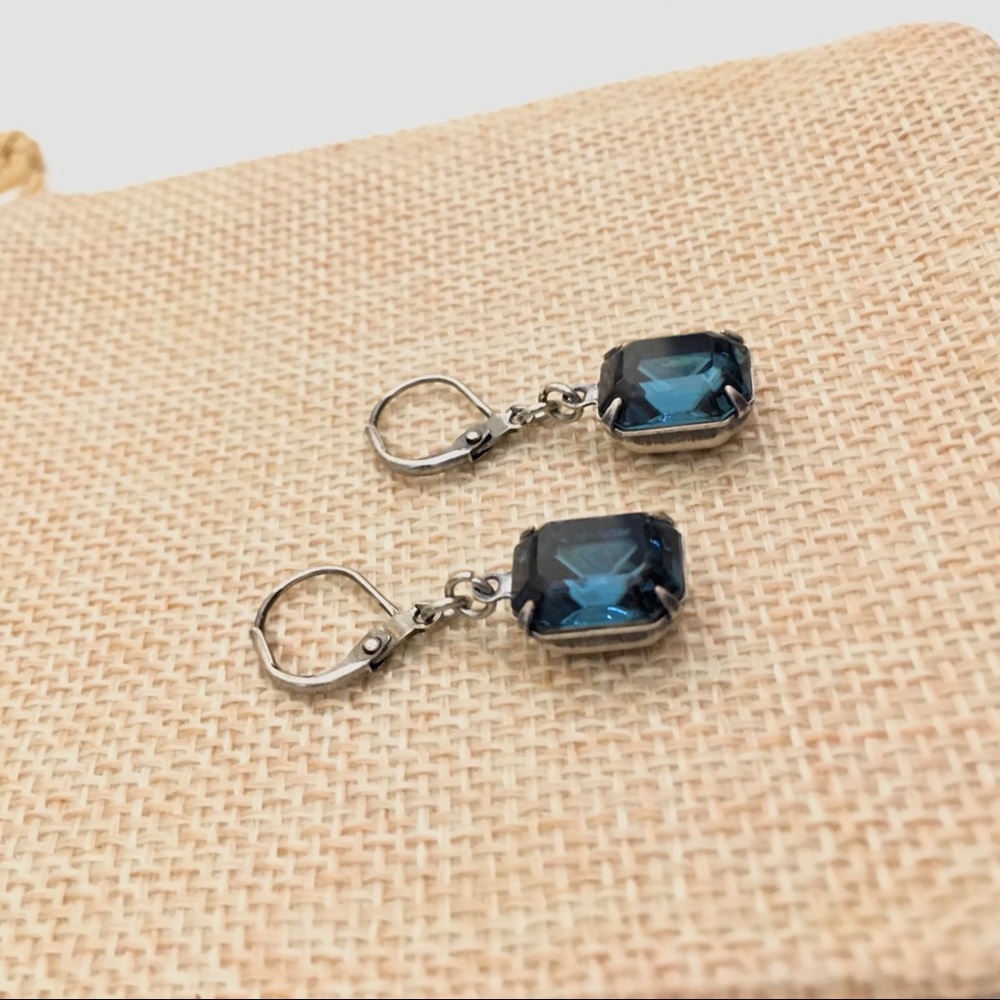 ♥️SOLD♥️New Vintage Swarovski blue earrings - Picture 2 of 2